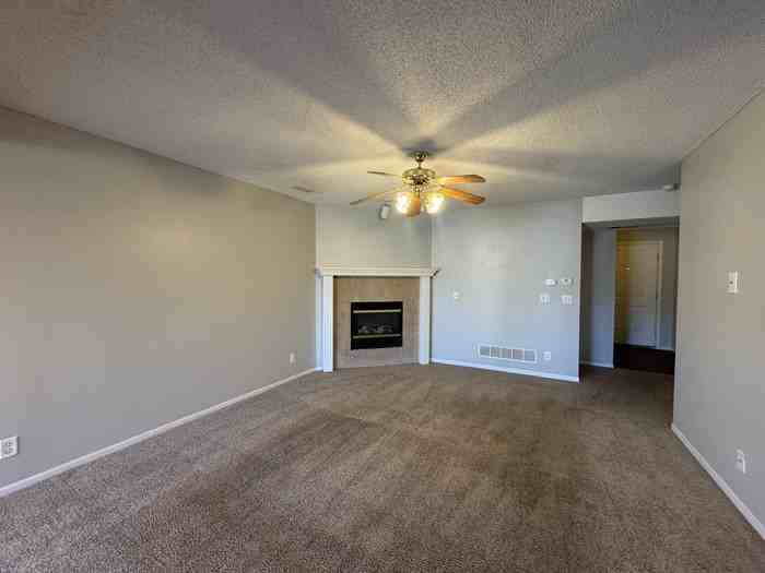 10634 N Locust Ct - Photo 4 of 13