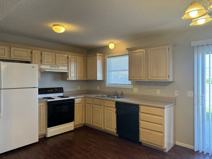 10634 N Locust Ct - Photo 5 of 13