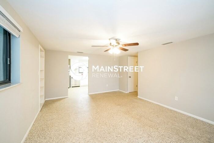 2192 Colonial Ave - Photo 3 of 16