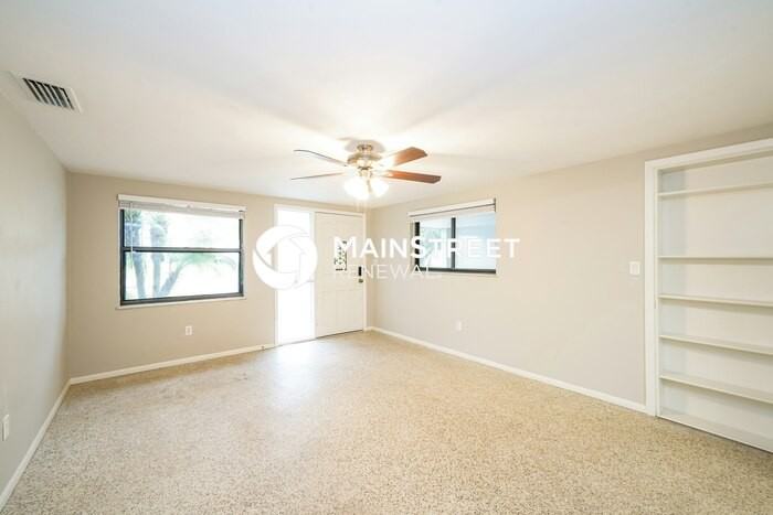 2192 Colonial Ave - Photo 4 of 16