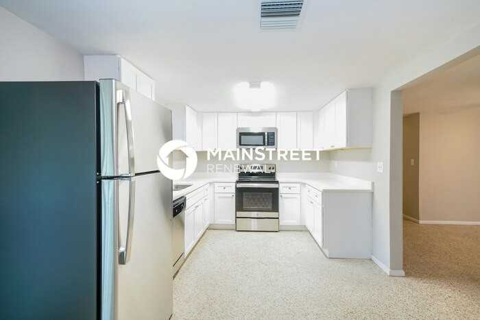 2192 Colonial Ave - Photo 6 of 16