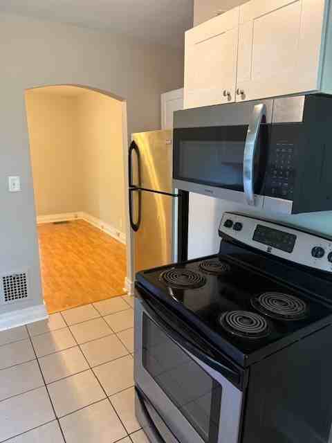 1011 Broadmoor Dr #B - Photo 3 of 9