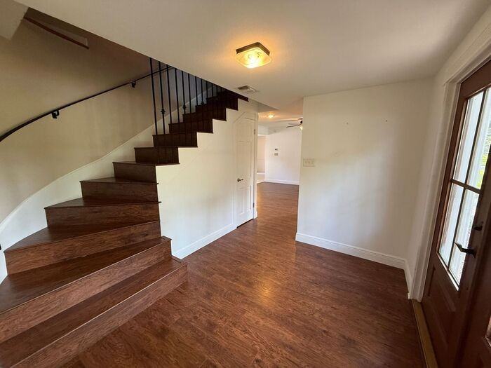 905 Poinciana Dr - Photo 4 of 41