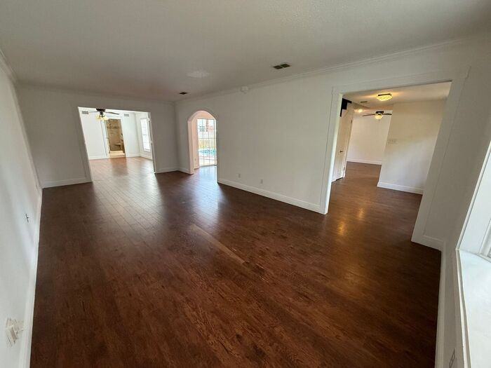 905 Poinciana Dr - Photo 6 of 41
