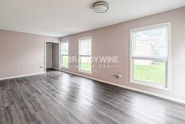 2025 Nw 49th St - Photo 5 of 29