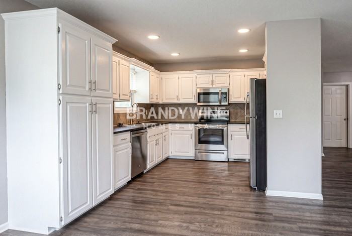 2025 Nw 49th St - Photo 7 of 29