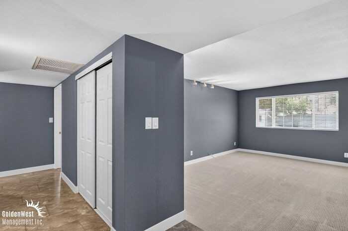 2615 W Straford Dr - Photo 3 of 21