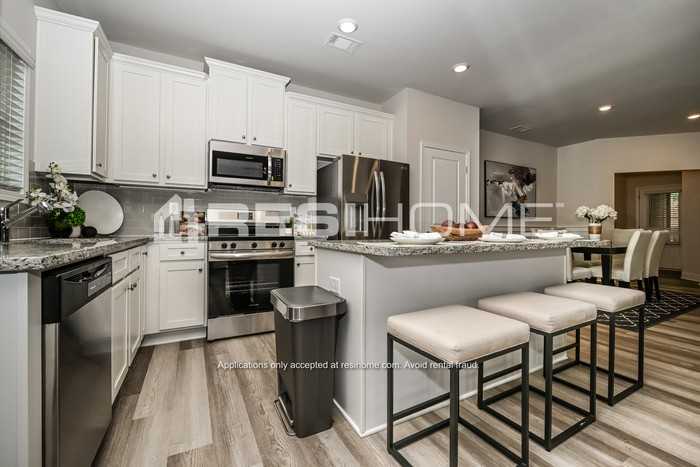 2731 Porchlight Ct - Photo 4 of 20