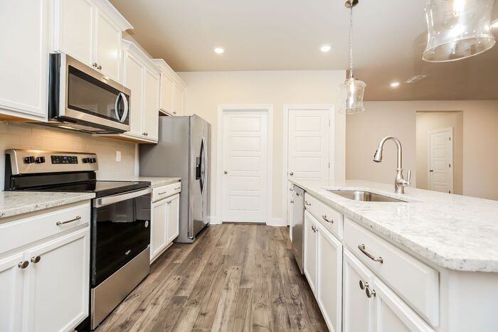 2436 Elmcroft Ave - Photo 3 of 41