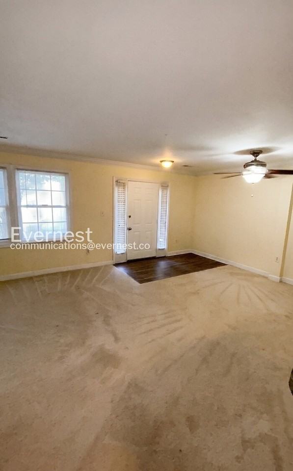 12135 Salemtown Dr - Photo 4 of 27