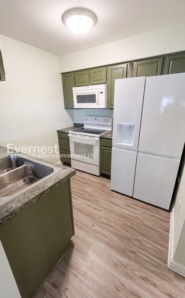 12135 Salemtown Dr - Photo 5 of 27