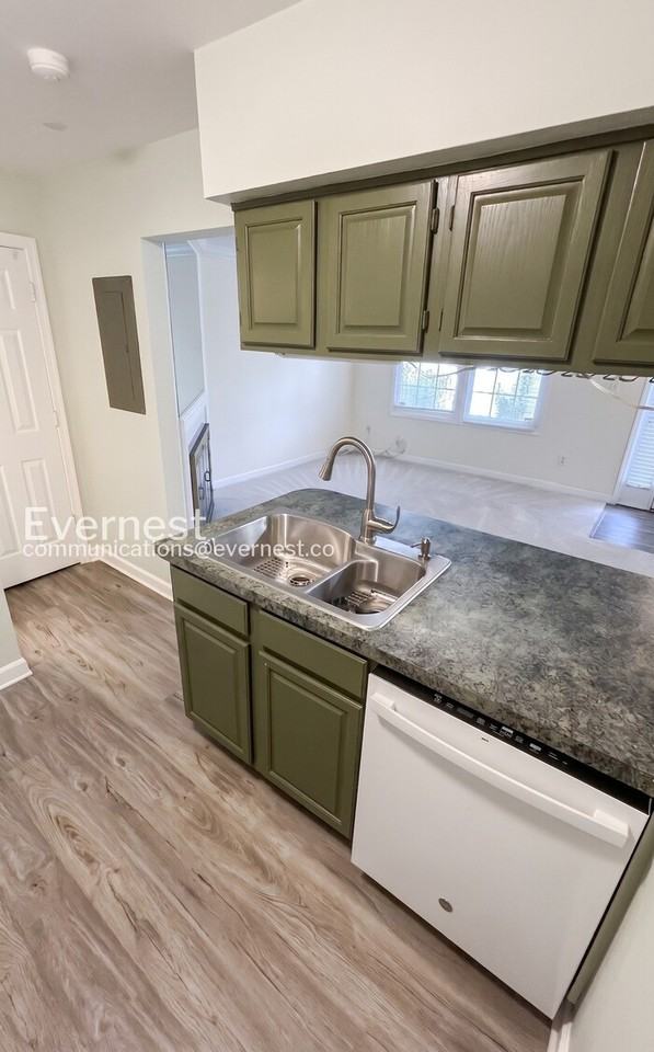 12135 Salemtown Dr - Photo 7 of 27