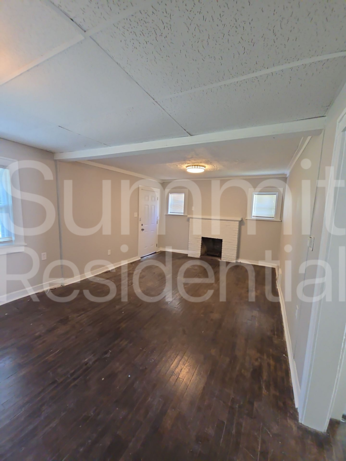 5011 E 39th Ter - Photo 4 of 19