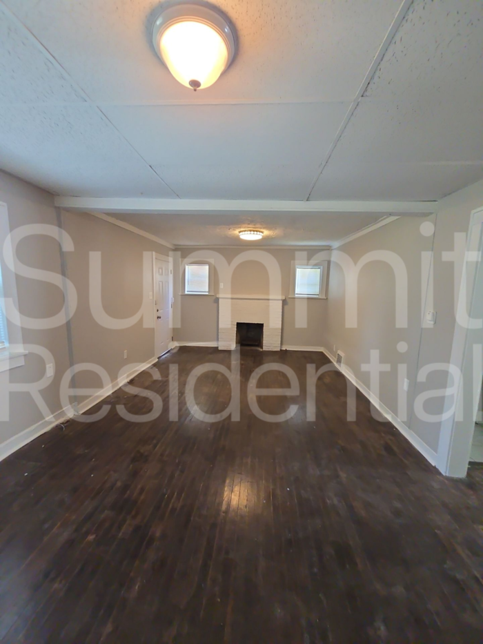 5011 E 39th Ter - Photo 5 of 19