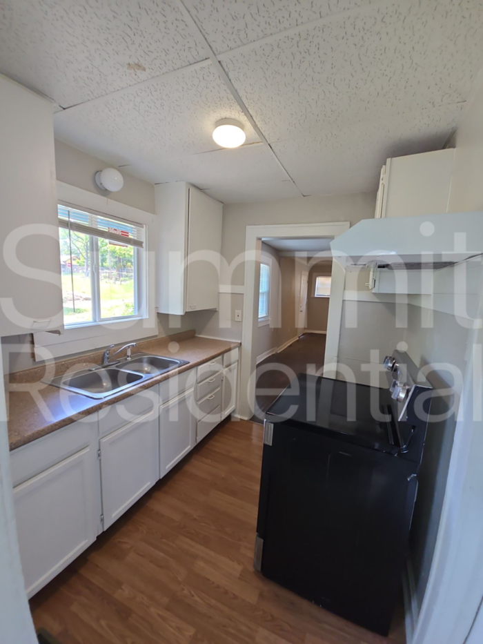 5011 E 39th Ter - Photo 6 of 19
