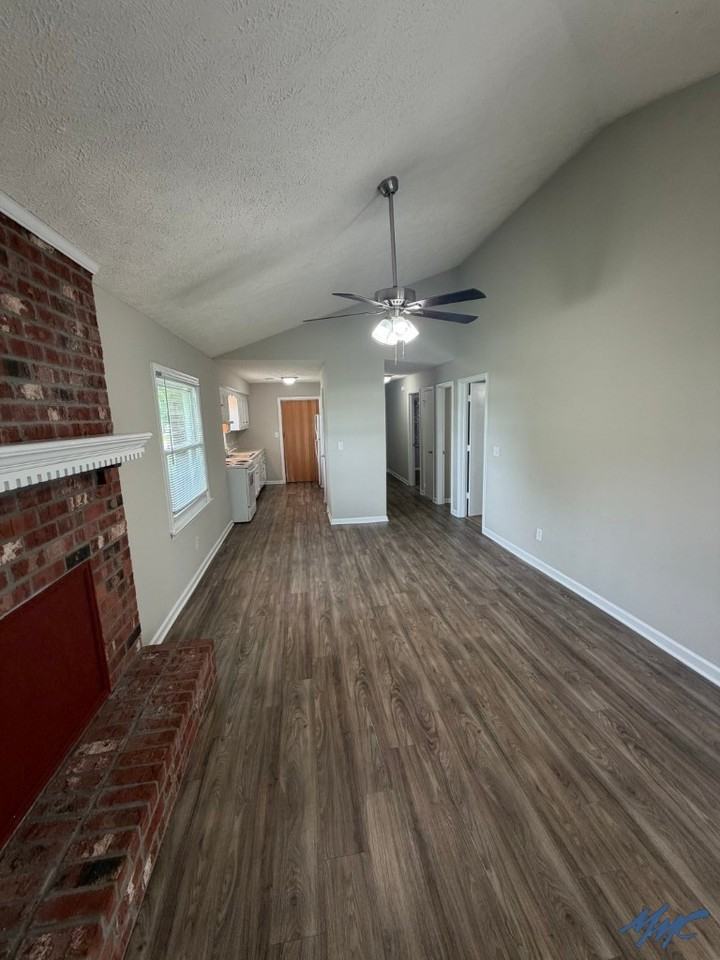 1202 Hamilton Dr - Photo 2 of 13