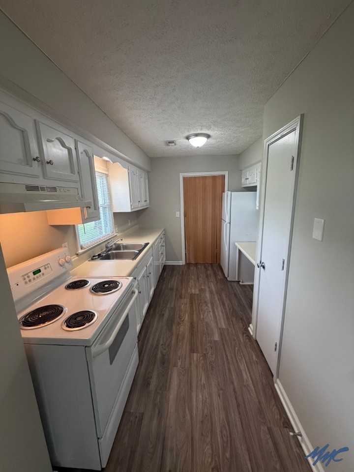 1202 Hamilton Dr - Photo 3 of 13