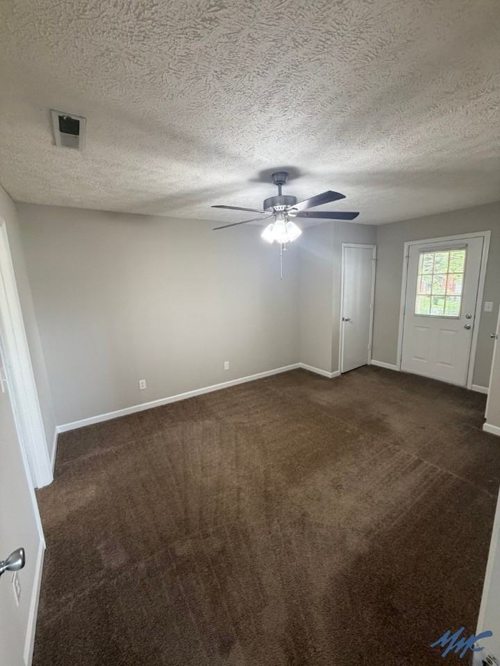 1202 Hamilton Dr - Photo 6 of 13