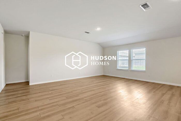 3020 Titus Ct - Photo 2 of 12