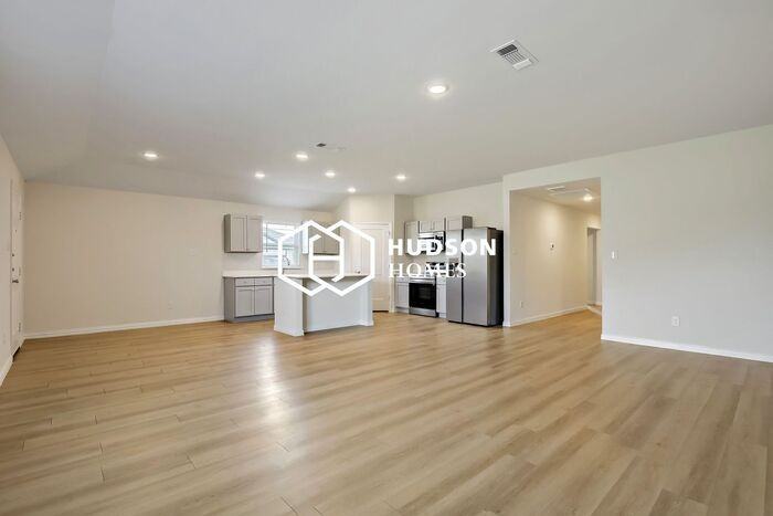 3020 Titus Ct - Photo 4 of 12