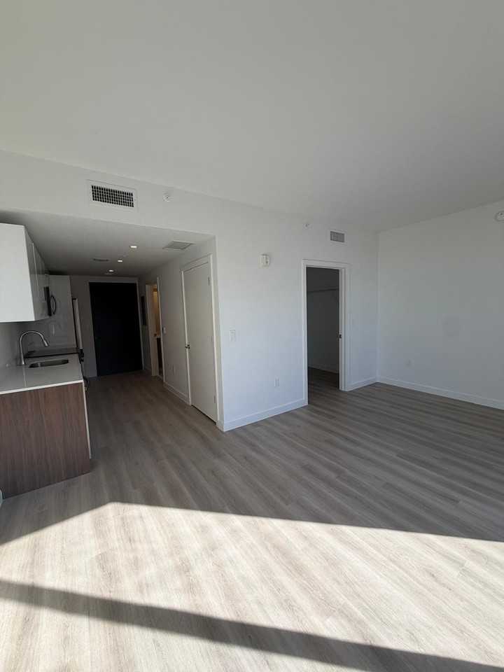 960 E 23rd St #29 - Photo 5 of 6