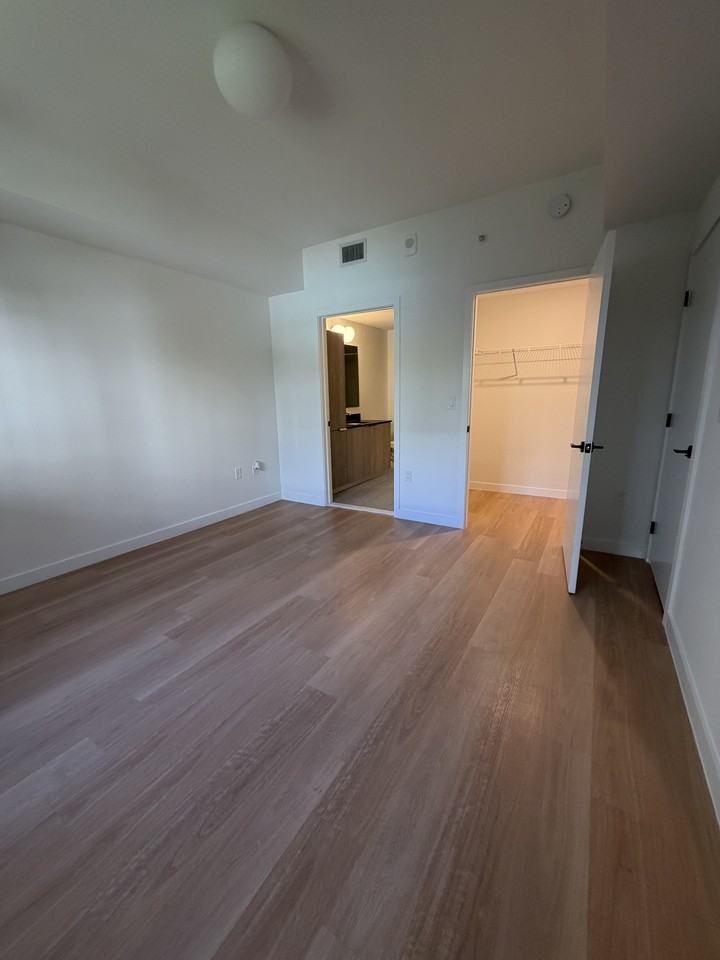11150 Biscayne Blvd #41 - Photo 4 of 11