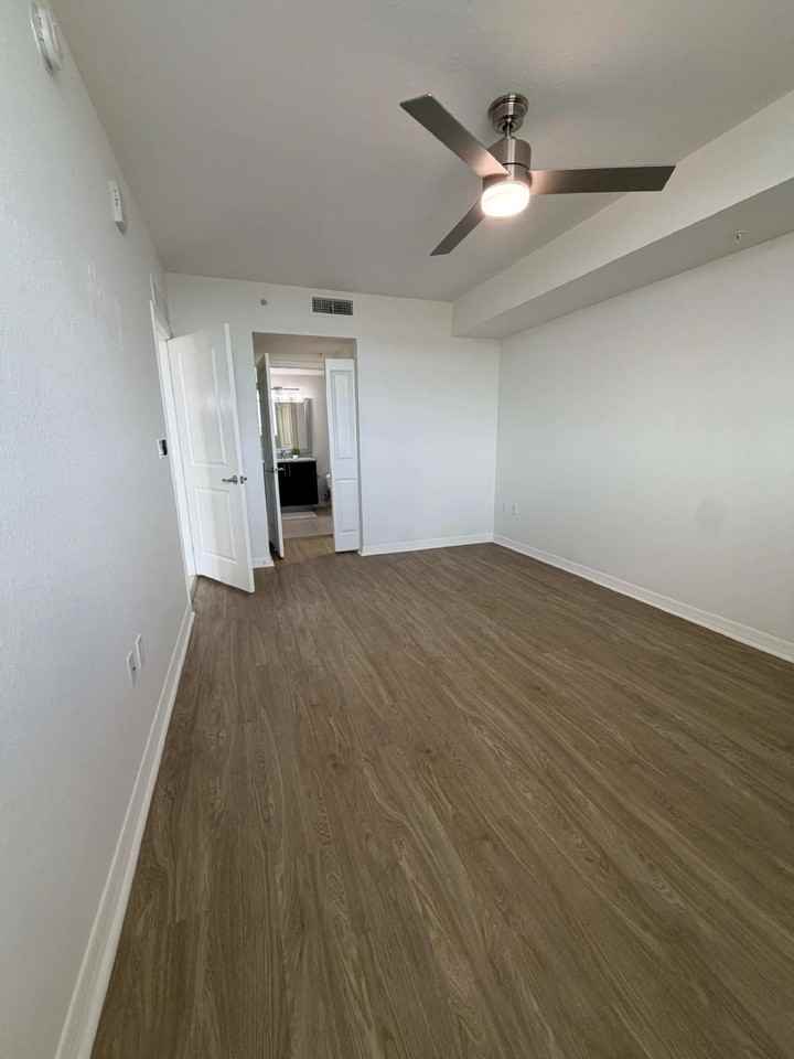 11190 Biscayne Blvd #52 - Photo 6 of 8