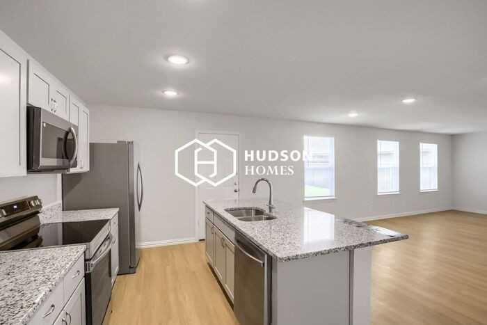 110 Goel St - Photo 4 of 12