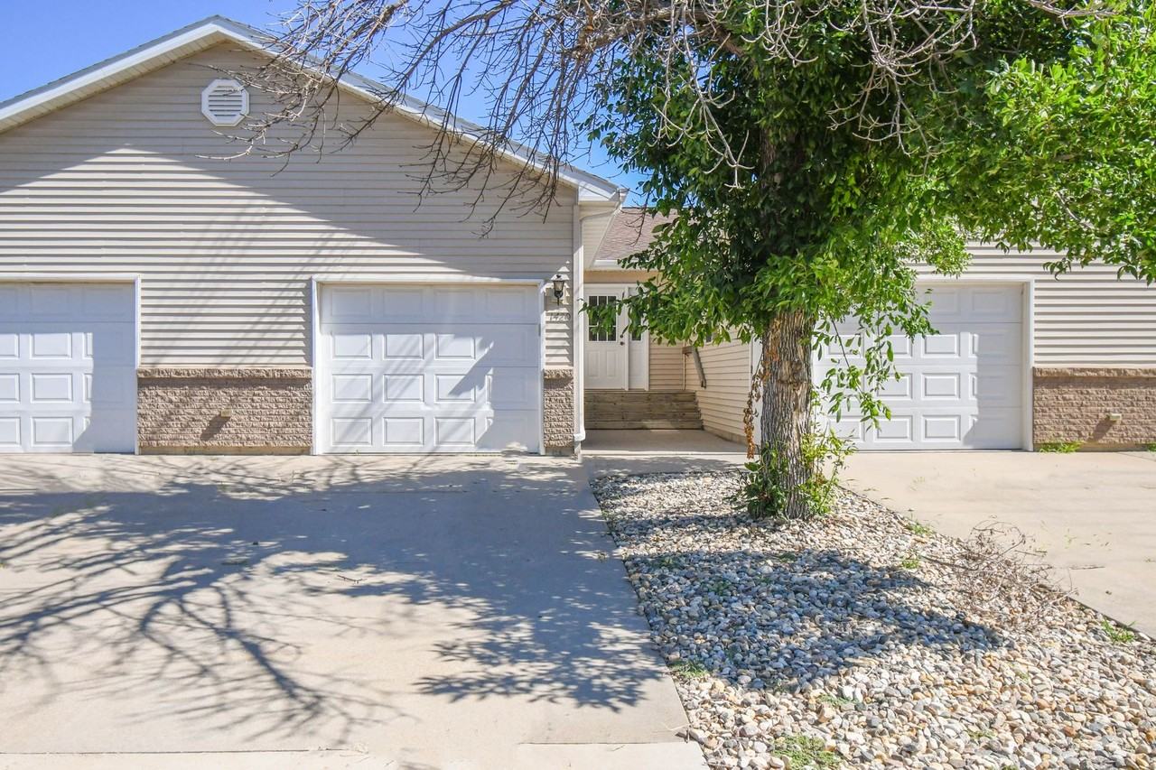 1420 E Redwood Blvd - Photo 2 of 30