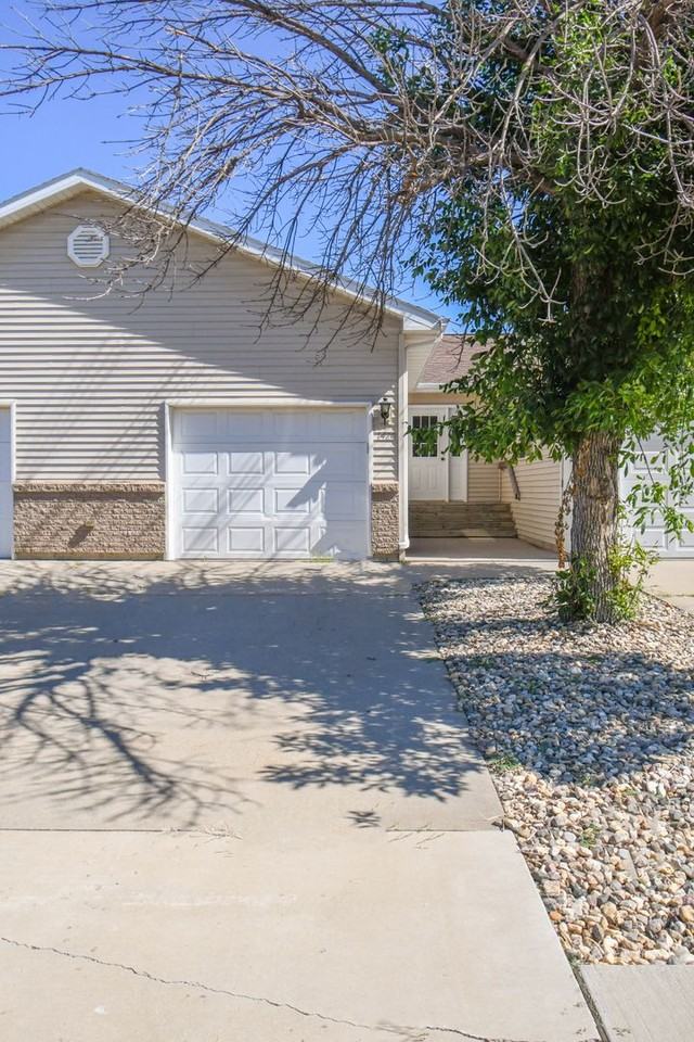 1420 E Redwood Blvd - Photo 3 of 30