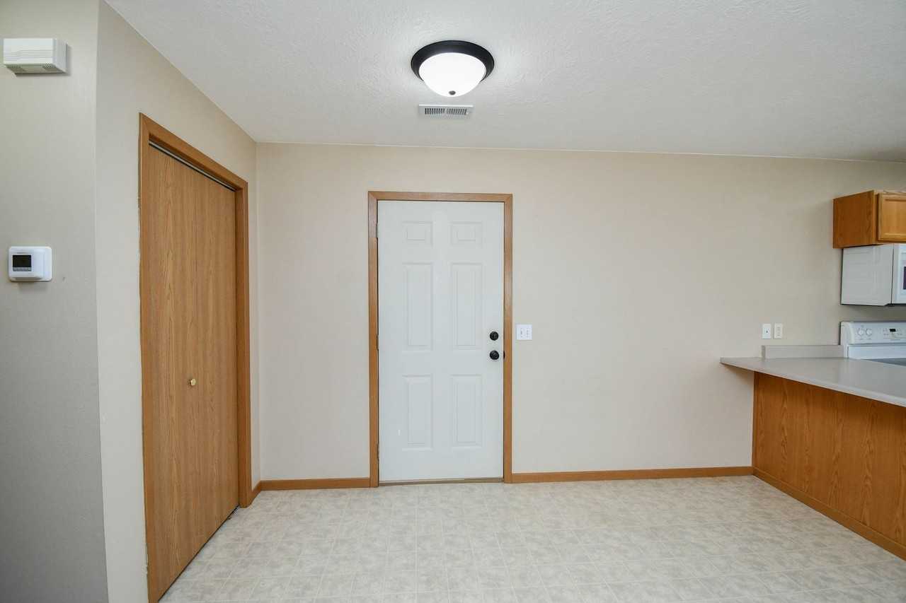 1420 E Redwood Blvd - Photo 5 of 30