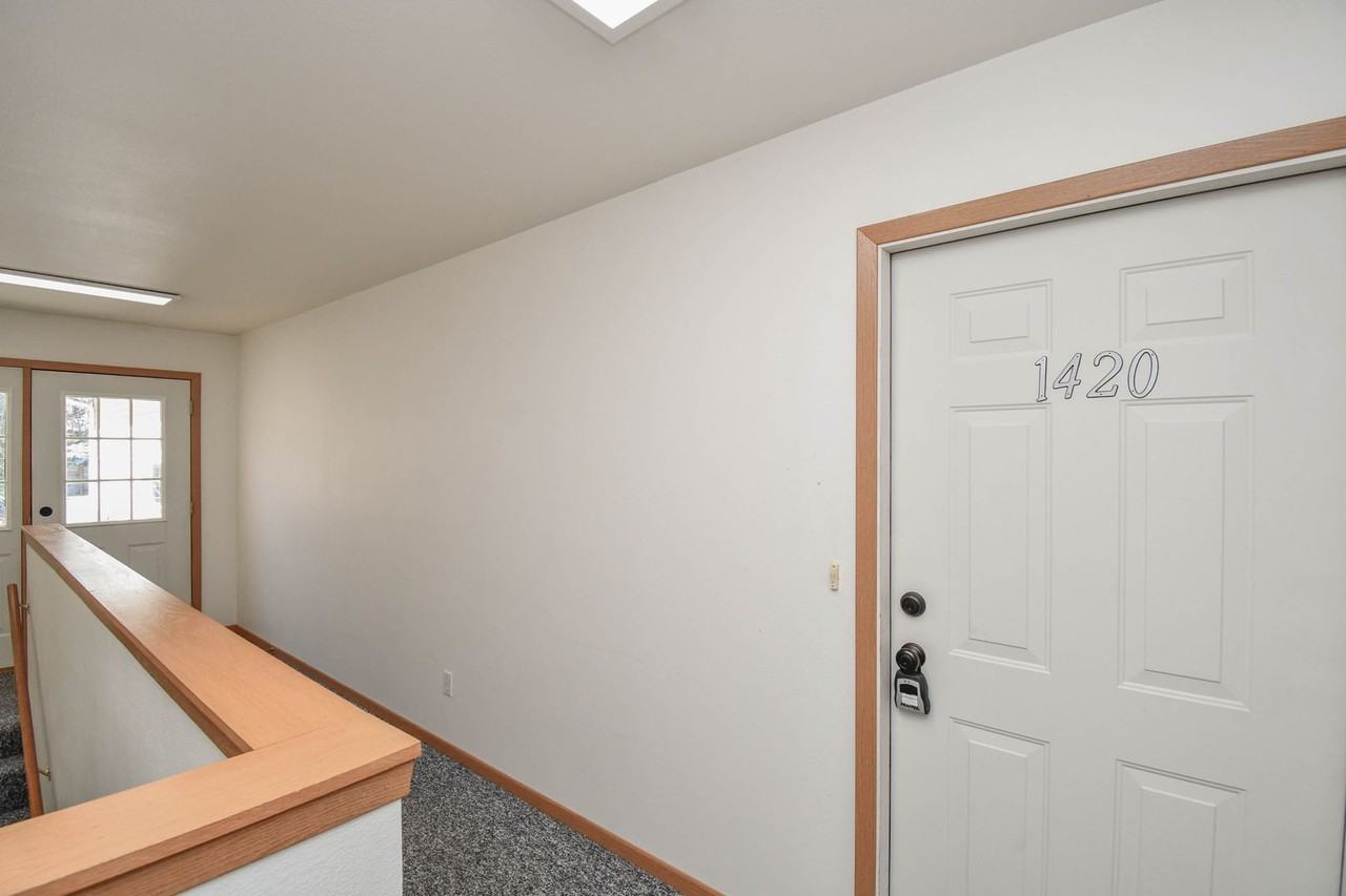 1420 E Redwood Blvd - Photo 6 of 30