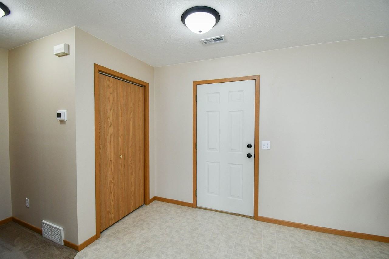 1420 E Redwood Blvd - Photo 7 of 30