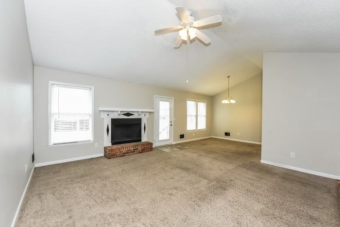 208 Colchester Dr - Photo 4 of 12
