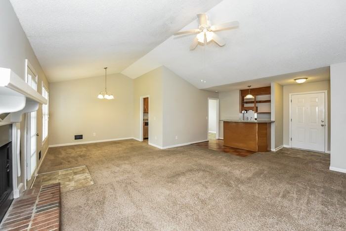 208 Colchester Dr - Photo 5 of 12