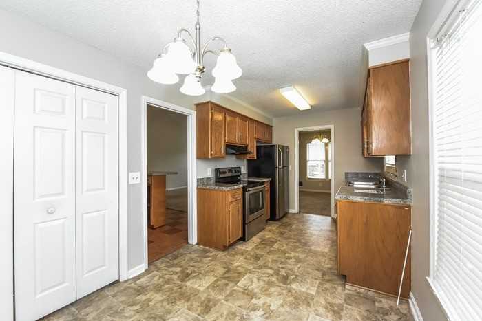208 Colchester Dr - Photo 6 of 12