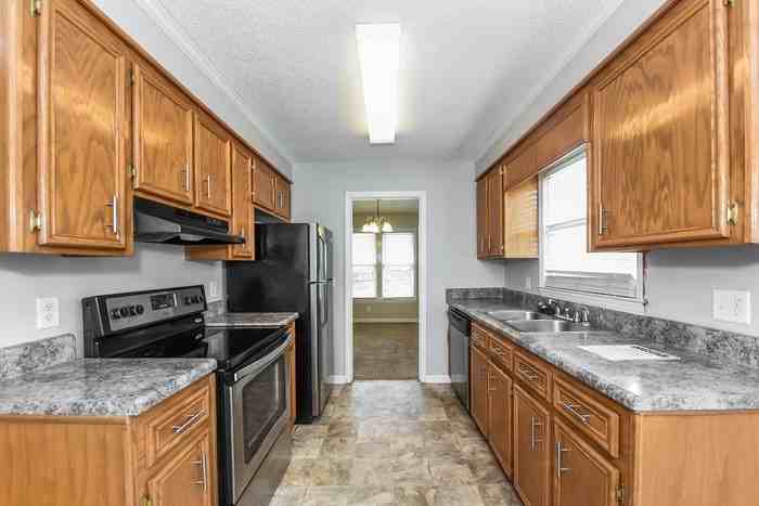 208 Colchester Dr - Photo 7 of 12
