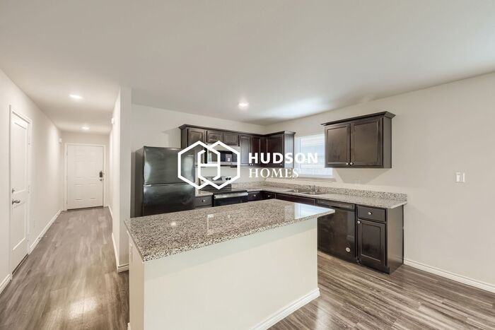 7918 Vineyard Dr - Photo 5 of 14