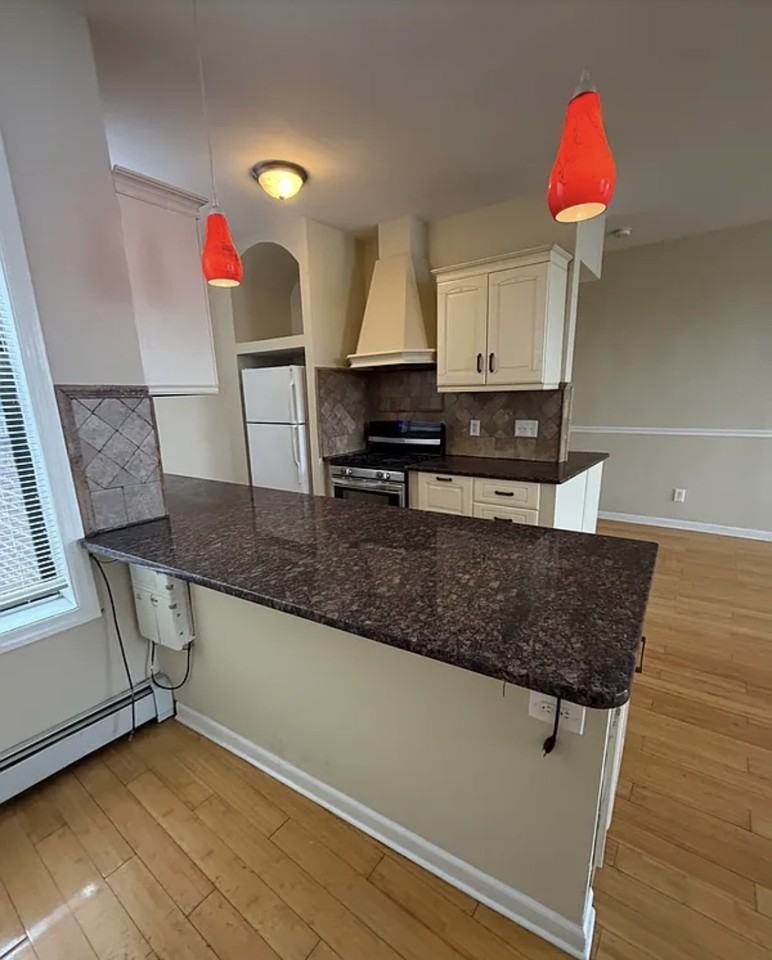 998 Broadway #4 - Photo 2 of 11