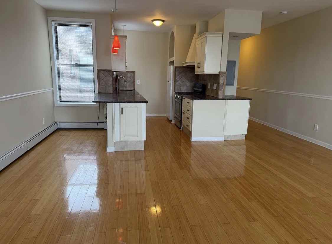 998 Broadway #4 - Photo 4 of 11