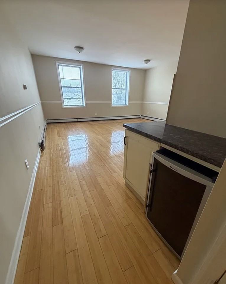 998 Broadway #4 - Photo 7 of 11