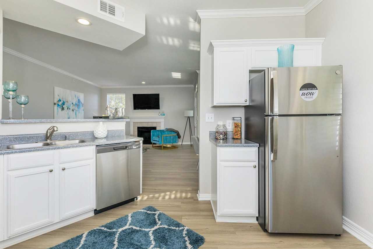 Lakepointe Dr #7094A - Photo 4 of 14