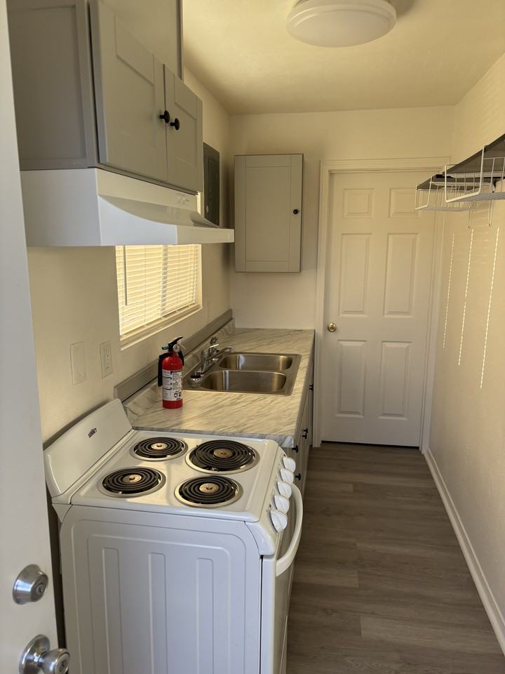 525 Lakeview Dr #NA - Photo 2 of 5