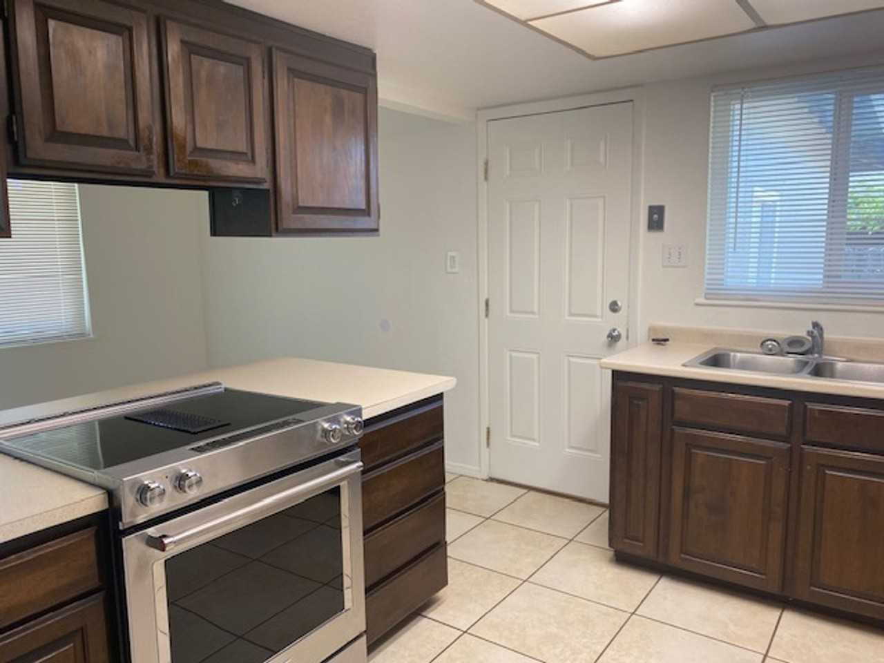 2786 Regal Ave - Photo 3 of 17
