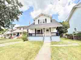 featured image of 2202 Brownlee Ave Ne #NA