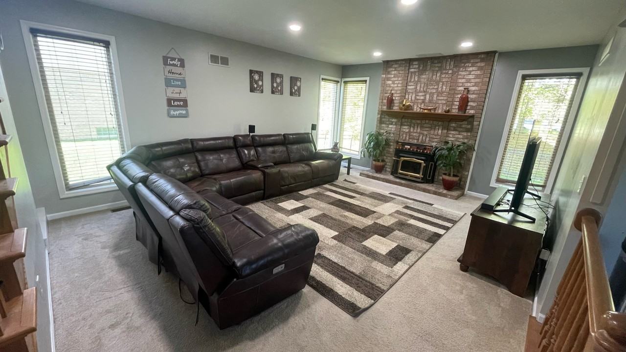1027 Congress Dr #NA - Photo 2 of 35