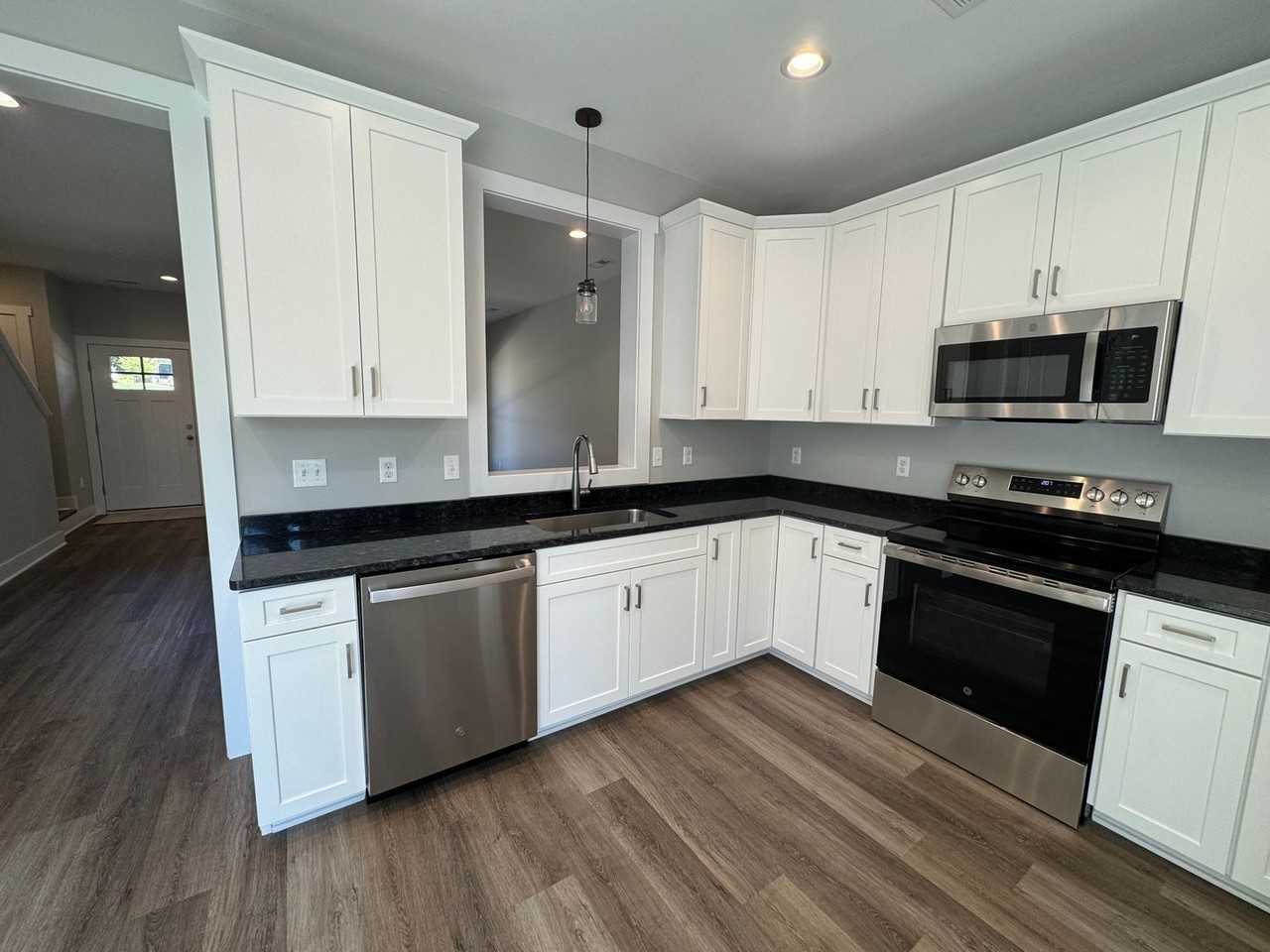 21 Villa Ct #21 - Photo 4 of 10