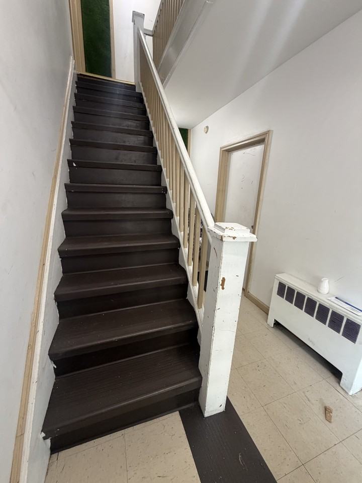 119 Hobart Ave #4 - Photo 6 of 7