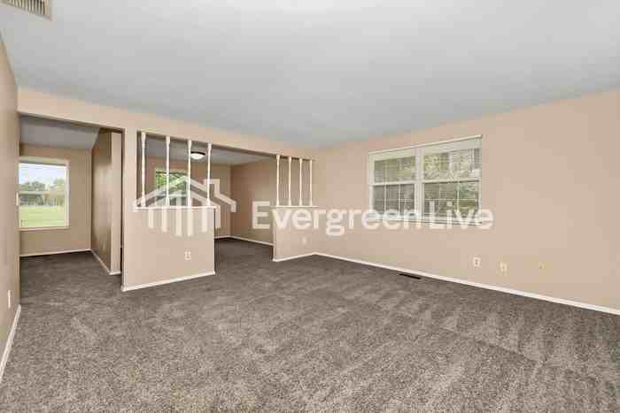 6130 Honeygate Dr - Photo 2 of 15
