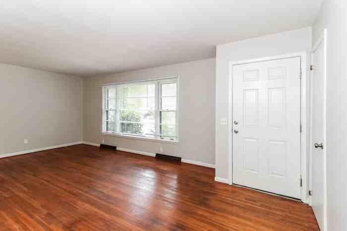 712 Arrow Rd - Photo 2 of 8